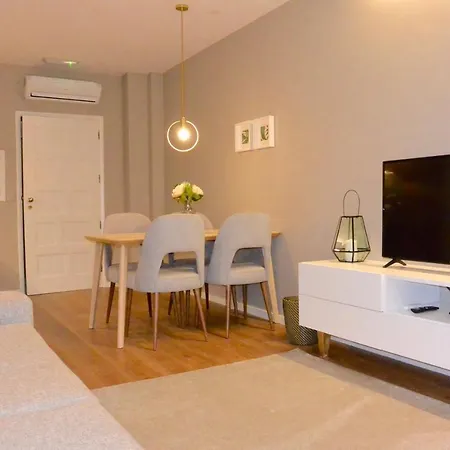 Lf Alfazema, By Flat In Apartment